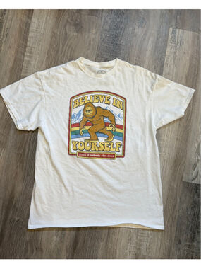 Odd Moxie Bigfoot Believe In Yourself T-Shirt Men's Large Cream Retro Sasquatch